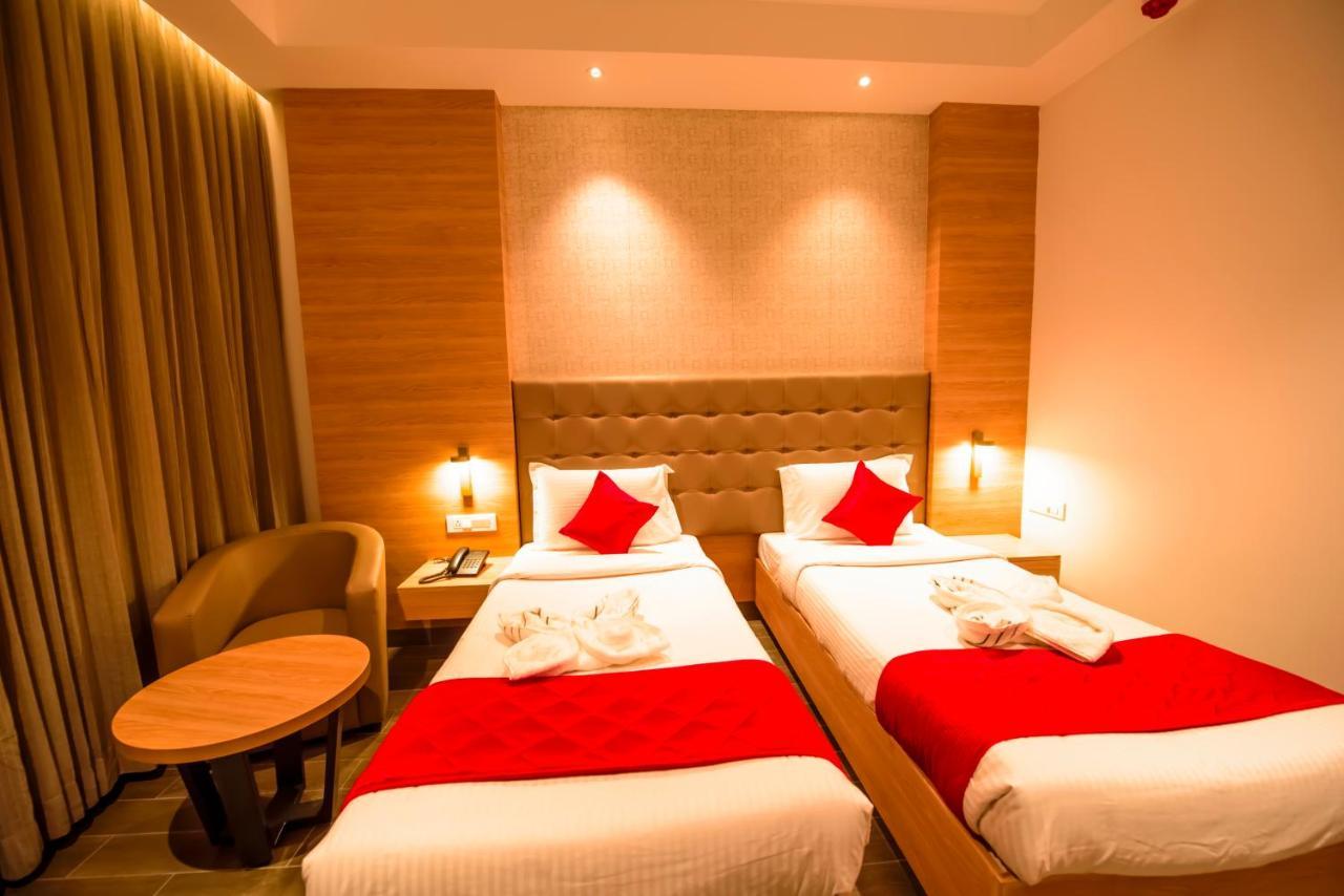 Hotel Annamalai Bahur Extérieur photo